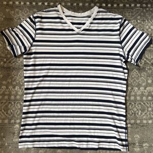 Lululemon Stripe V-Neck T-Shirt Mens XL Navy Blue White Short Sleeve Cotton